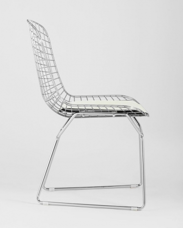Стул обеденный Bertoia с белой подушкой из экокожи