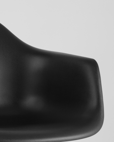 Стул Eames Daw Черный